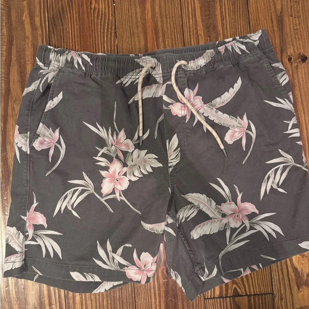 Faherty Gray Floral Board Shorts - Picture 1 of 2